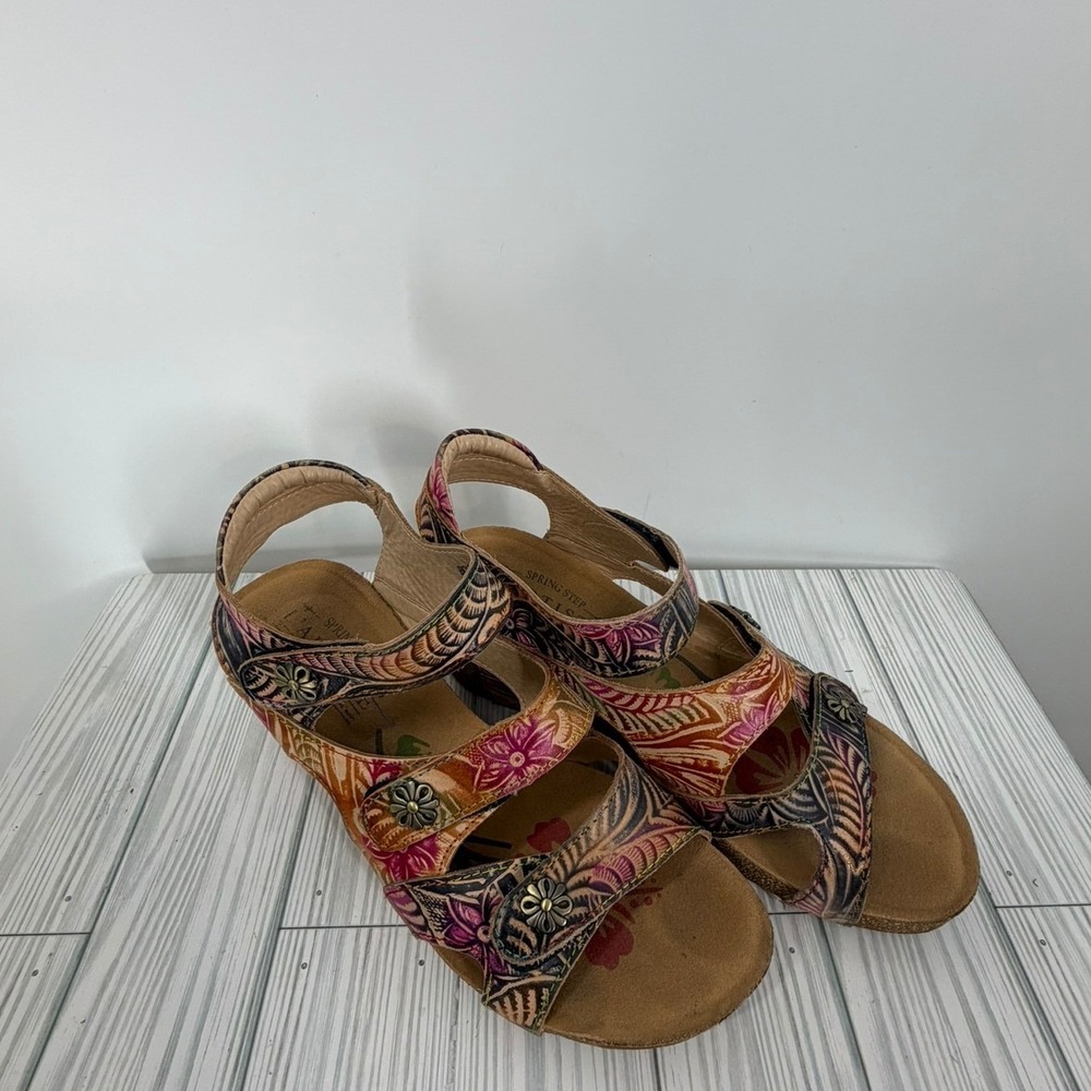 L'Artiste Bonvoyage Sandals Floral Embossed Leather Women's Size 39/8 US - Picture 6 of 10